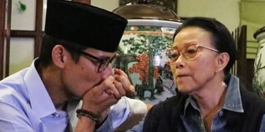 Momen-Momen Kedekatan Sandiaga Uno dengan Sang Ibu