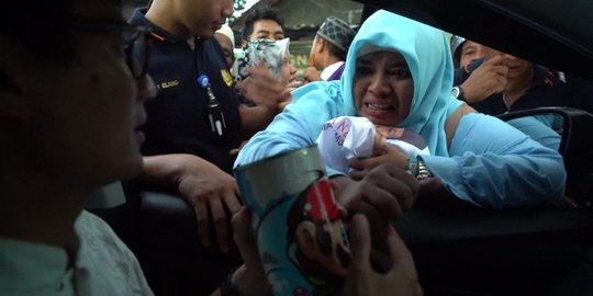 Sandiaga Terima Sumbangan Celengan dari Seorang Ibu di Pekalongan