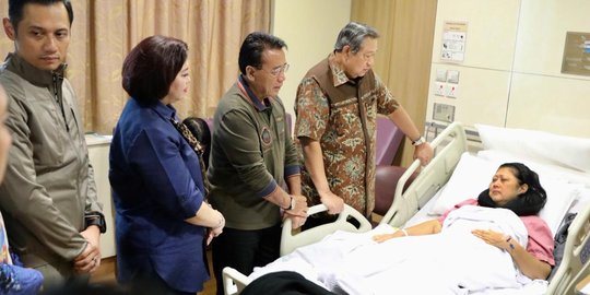 Telepon SBY, Jokowi dan Iriana Doakan Ibu Ani Lekas Sehat