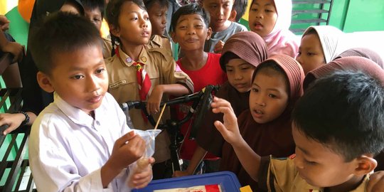 Belajar Arti Pengorbanan dari Bocah SD Penjual Cilok Keliling di Bintaro