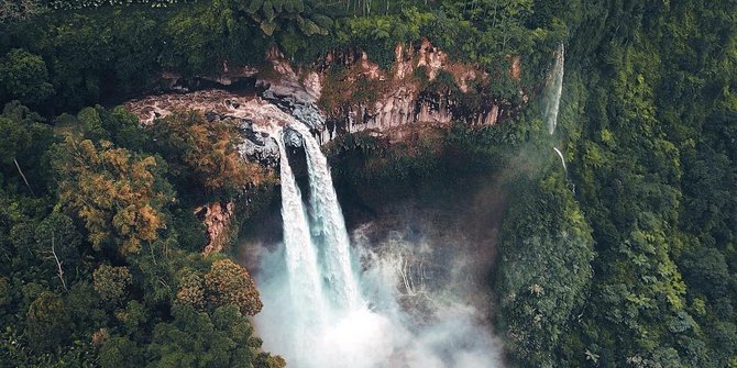 Keindahan Air Terjun Coban Sriti nan Megah dan Perawan di Lumajang