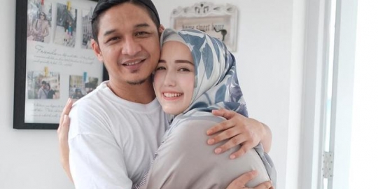 Tampil Bercadar, Adelia Pasha Didoakan Istikamah