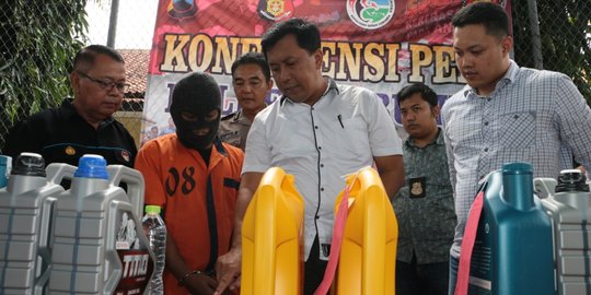 Polisi Bongkar Pabrik Oli Palsu Siap Edar di Kebumen, Satu Pelaku Ditangkap