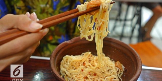 Kuliner Malam Jumat: Sajian Claypot yang Tercipta dari Nostalgia Masa Kecil
