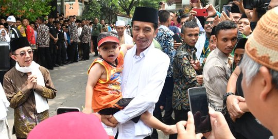 Di Hadapan Jokowi, Ketum Muhammadiyah Minta Peserta Tak Foto Satu Atau Dua Jari