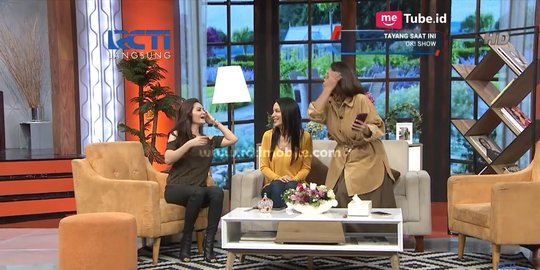 Cut Tari Emosi Ketika Sophia Latjuba Ditanya Pilih Cowok Pengusaha atau Vokalis Band