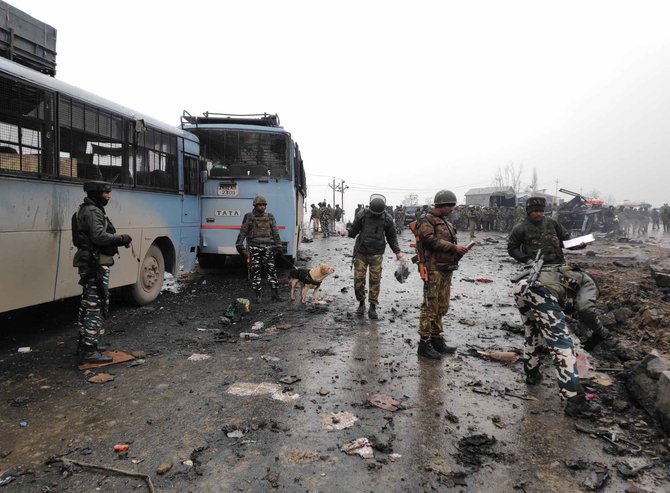 bom mobil di kashmir