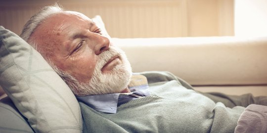 Mengapa Orang Tua Cenderung Tidur Malam Lebih Sebentar 
