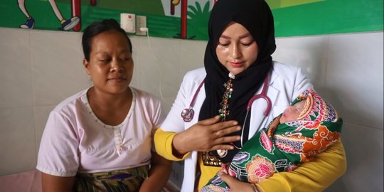 Heboh Warga Medan, Seorang Ibu Melahirkan di Becak