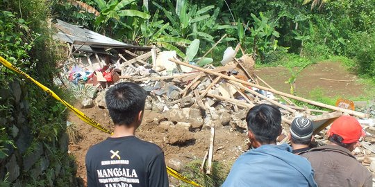 Longsor di Desa Sukamakmur Bogor, Satu Keluarga Tewas Tertimpa Tebing