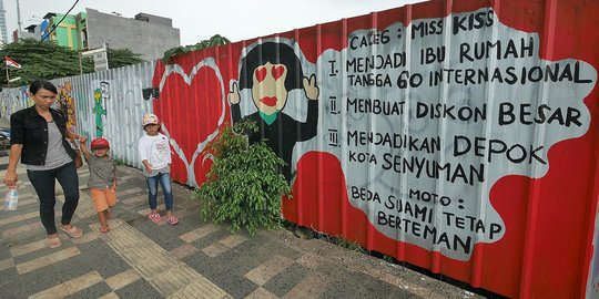 Warga Depok Serukan Pemilu Damai Melalui Mural