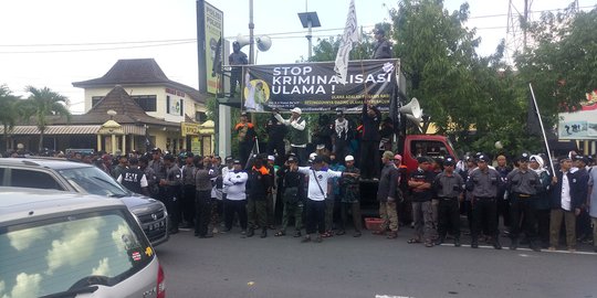 Massa Pendukung Ketua PA 212 Kembali Geruduk Polresta Surakarta