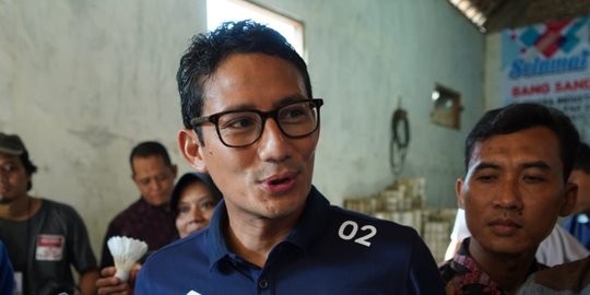 Tidak Datang ke Hotel Sultan, Sandiaga Nobar Debat Capres Bareng Warga Cibinong