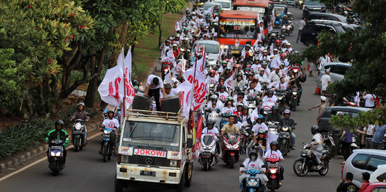 Pendukung Jokowi-Ma'ruf Konvoi Menuju Lokasi Debat Pilpres 2019