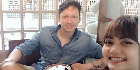 Ciee, Rina Nose Pamer Foto Perdana Bareng Tunangannya