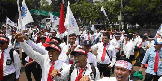 Aksi Demo Pekerja Pertamina Kepung Istana