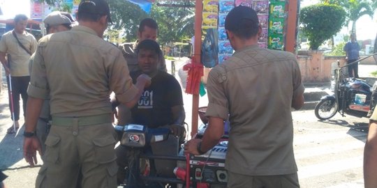 Melawan Ditertibkan Satpol PP, Pedagang di Banda Aceh Ancam Bakar Motor