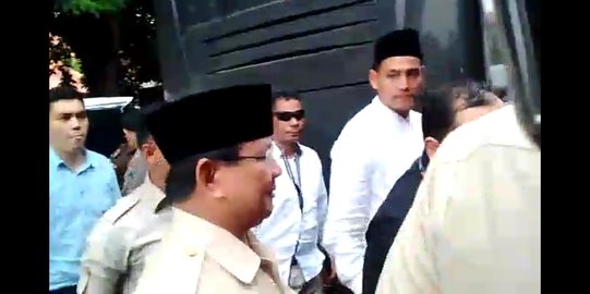Prabowo Besuk Ahmad Dhani di Rutan Medaeng Sidoarjo