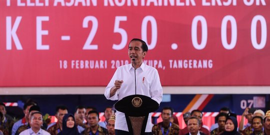 Jokowi Tetap Dikawal Paspampres saat Blusukan Malam Hari di Tambak Lorok Semarang