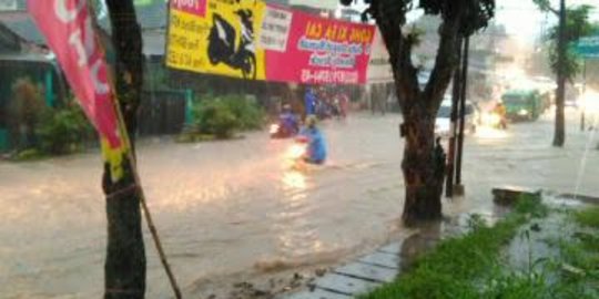 Keluh Kesah Warga Mampang Depok yang Selalu Kebanjiran