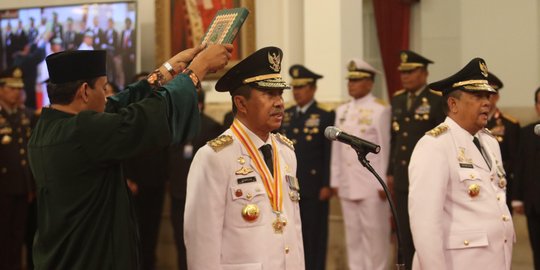 Jokowi Lantik Gubernur dan Wakil Gubernur Riau di Istana Negara