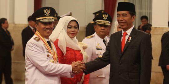 Presiden Jokowi Lantik Gubernur dan Wagub Riau di Istana Negara