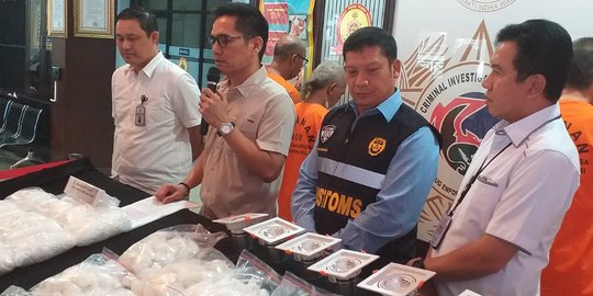30.041 Gram Sabu Asal Malaysia Diselundupkan ke Surabaya dalam Kotak Lampu