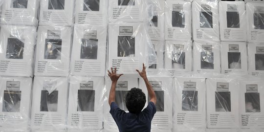 Melihat Perakitan Kotak Suara Pemilu 2019 di Bekasi