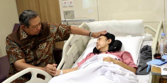 Hari ini, Jokowi dan Iriana Berencana Jenguk Ani Yudhoyono