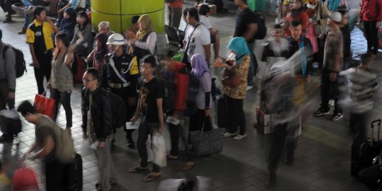Ada Acara 212 di Monas, Penumpang 14 KA ini Bisa Naik di Stasiun Jatinegara