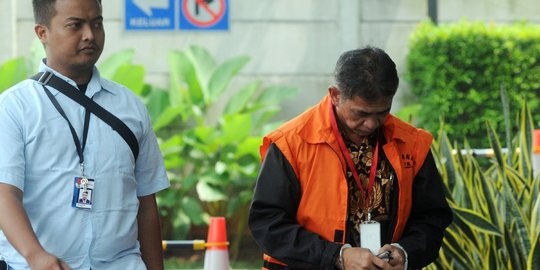 Ekspresi Bupati Mesuji Saat Kembali Diperiksa KPK