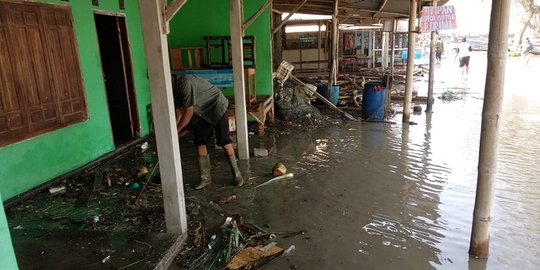 21 Rumah di Paser Kaltim Rusak Usai Dihantam Gelombang Tinggi 5 Meter