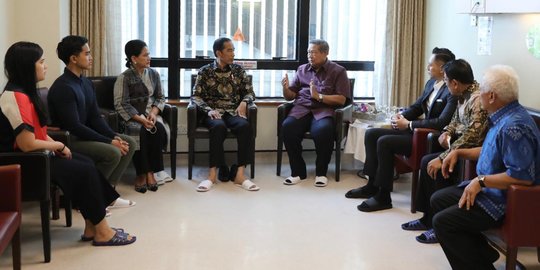 Jokowi: Kami dan Seluruh Rakyat RI Mendoakan Kesembuhan Ibu Ani Yudhoyono