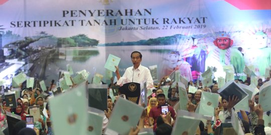 Jokowi Bagi 3.000 Sertifikat Tanah di Pasar Minggu