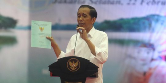 Jokowi Bagikan 351 Sertifikat Wakaf di Tangerang Selatan