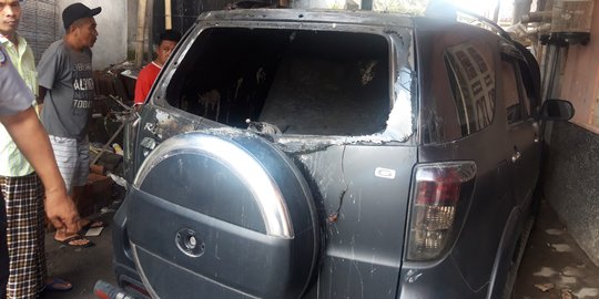 Mobil Caleg PDIP di Sleman Dibakar Orang Tak Dikenal
