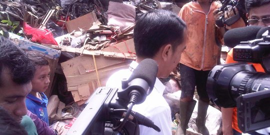 Blusukan ke Pasar, Presiden Jokowi Cek Harga Beras