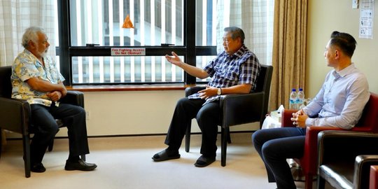 Keakraban Xanana Gusmao Dengan SBY saat Jenguk Ibu Ani di Singapura