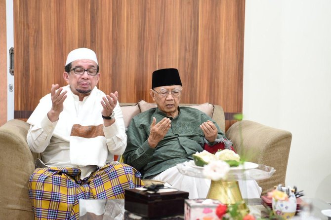 habib salim ziarah ke makam gus dur