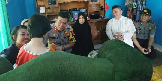 Reaksi Gadis yang Jadi Budak Seks Ayah & Saudara Kandung Bertemu Kapolres Tanggamus