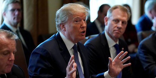 Donald Trump Tunda Kenaikan Tarif Barang China