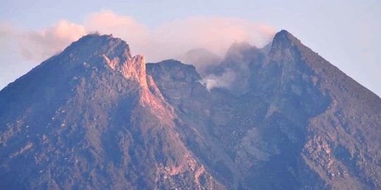 Gunung Merapi Kembali Luncurkan Awan Panas Guguran Sejauh 1,1 Km