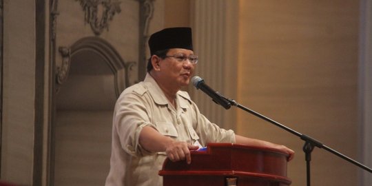 Terbang ke Situbondo, Prabowo Ziarah Makam As'ad Syamsul Arifin