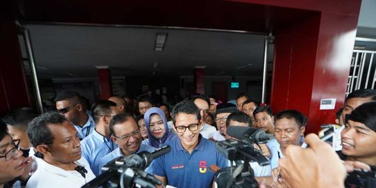 senyum pada pendukung jokowi rev1