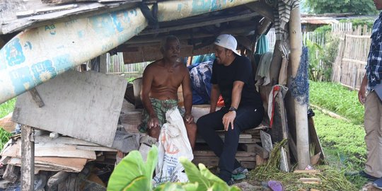 Temui Warga, Politisi NasDem Borong Warung Sampai Perbaiki Rumah di Cengkareng