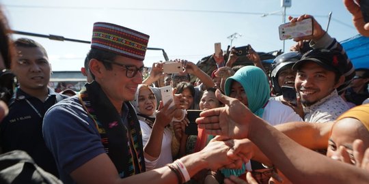 Kunjungi NTT, Sandiaga Janji 'Sulap' Pasar Wae Kesambi Agar Nyaman dan Tak Becek