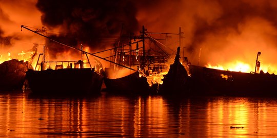 Kebakaran Kapal di Muara Baru, Polisi Gelar Olah TKP & Periksa 21 Saksi