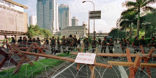 Mantan Jenderal TNI Saling Tuding Soal Kerusuhan 1998