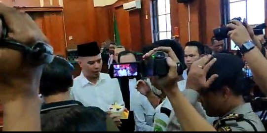 Ahmad Dhani Menangis Saat Rayakan Ulang Tahun Putrinya