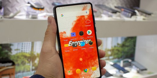 Berkenalan Dengan Smartphone Baterai Terbesar di Dunia Besutan Energizer